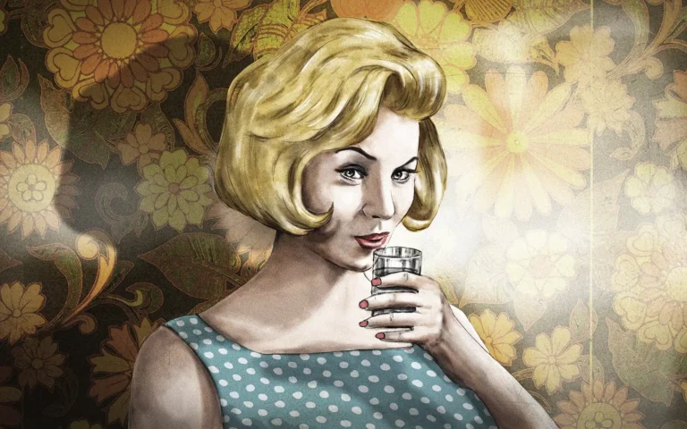 Illustration einer flirtenden blonden Frau mit Drink in der Hand vor einer Blumentapete