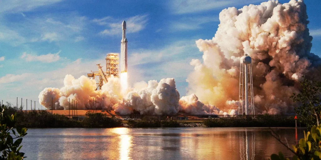 Startup Marketing Hero Image | SpaceX Rakete Startet